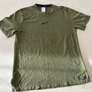 Nike Men's Medium Olive Short Sleeve Tee